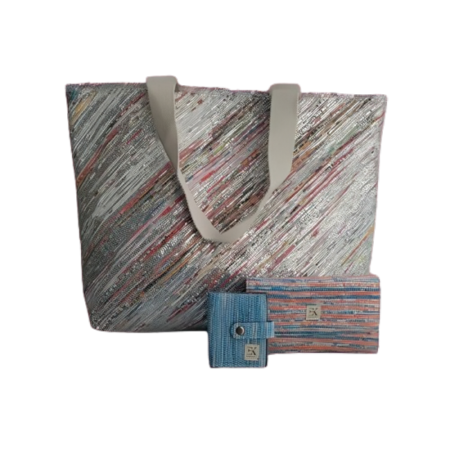 beach bag with trifold wallet and foldable card holder